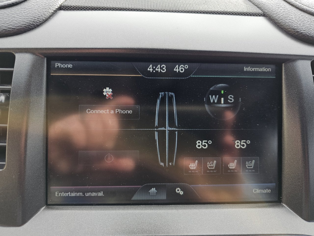 Used 2014 Lincoln MKS image 17