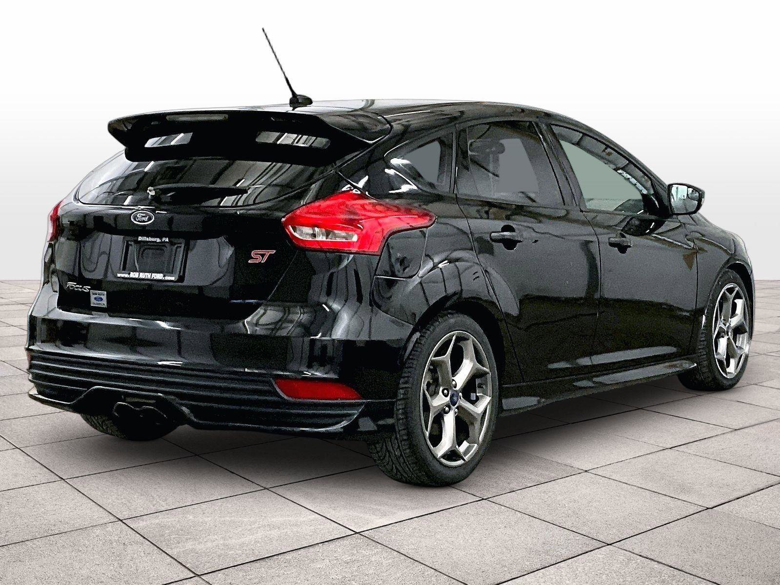 Used 2017 Ford Focus ST image 11