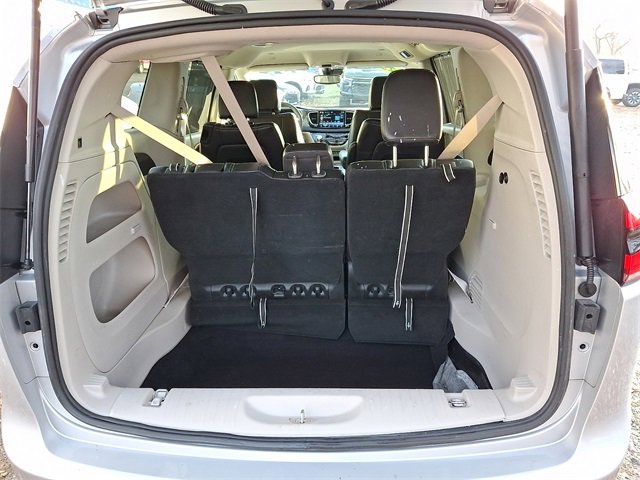 Used 2023 Chrysler Pacifica Touring-L image 28