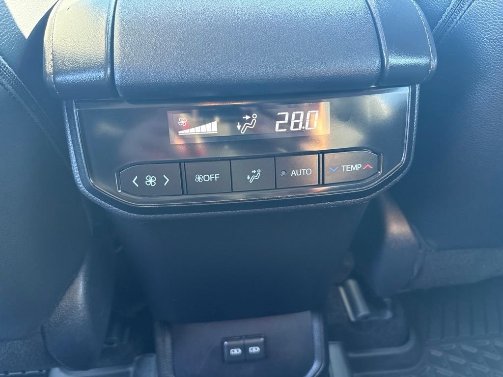 Used 2026 Toyota Highlander XLE AWD/4WD image 40