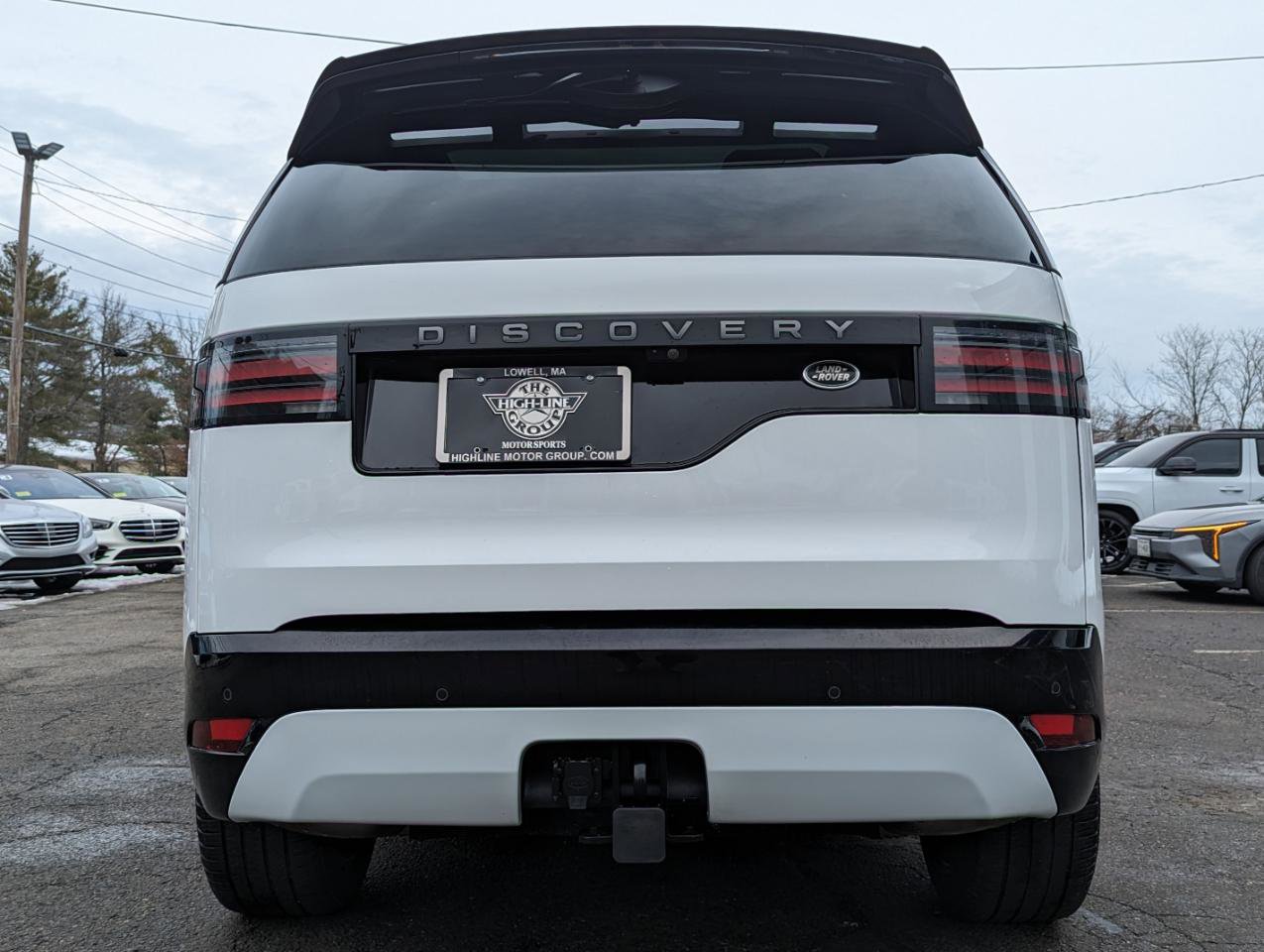 Used 2023 Land Rover Discovery S R-Dynamic image 9