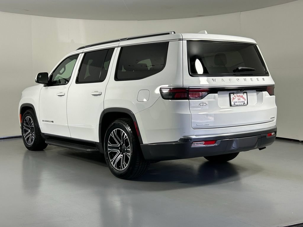 Used 2022 Jeep Wagoneer Series III w/ Rear Seat Video Group 1 AWD/4WD image 5