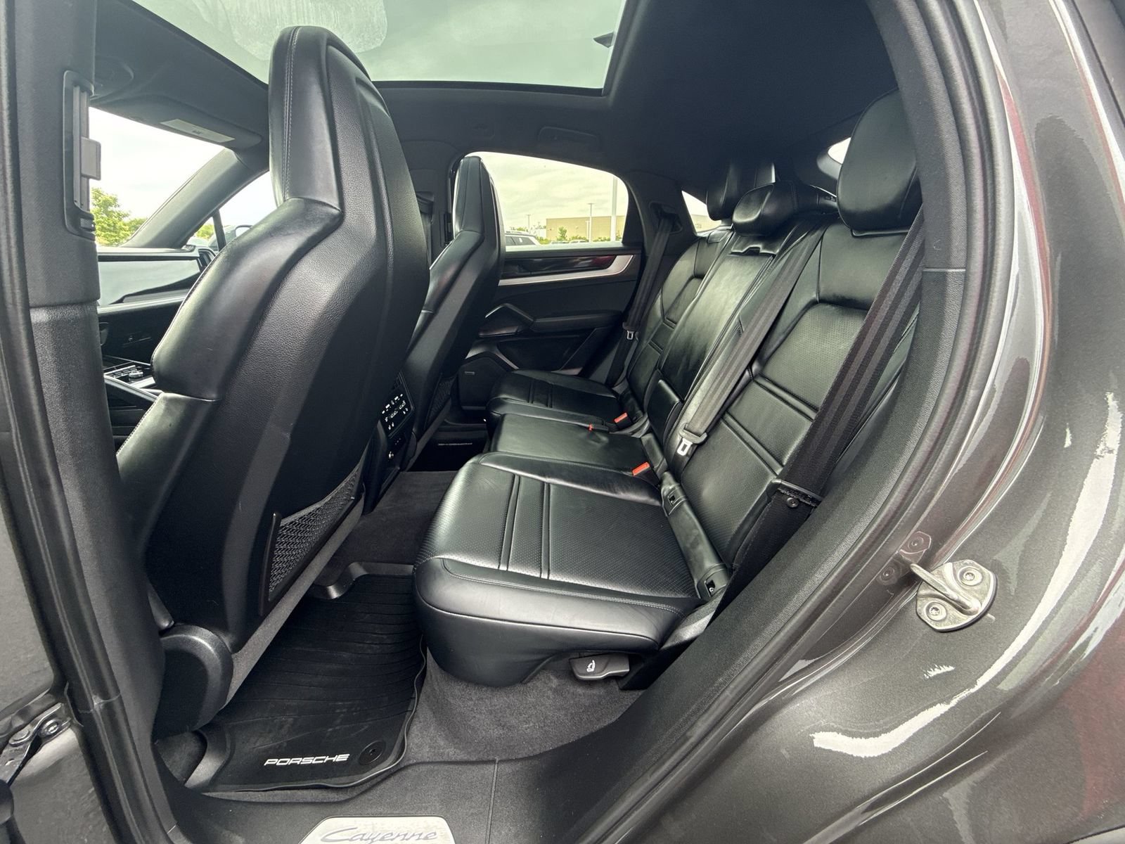 Used 2024 Porsche Cayenne Coupe AWD/4WD image 24