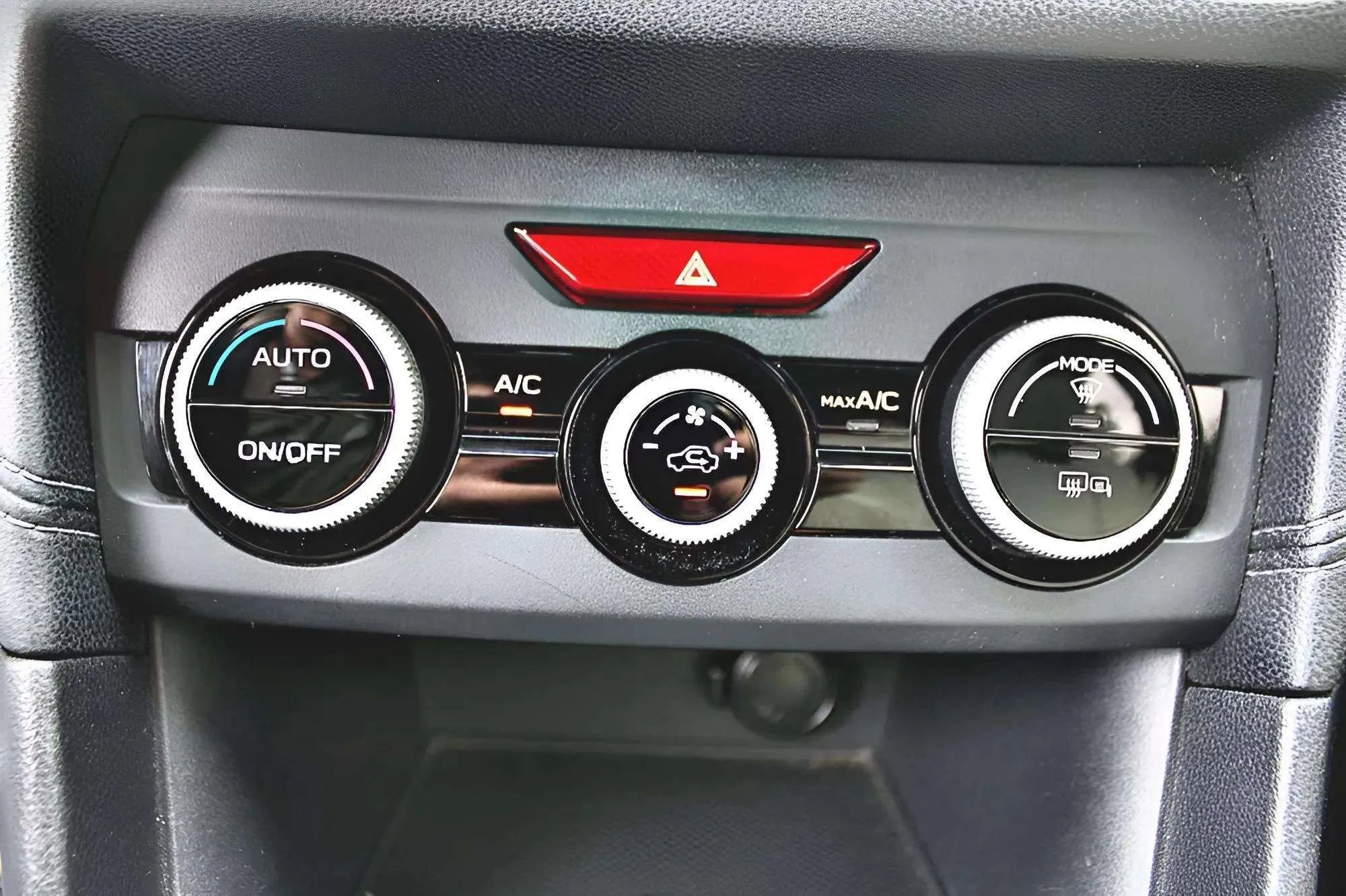 Used 2017 Subaru Impreza 2.0i Limited image 17