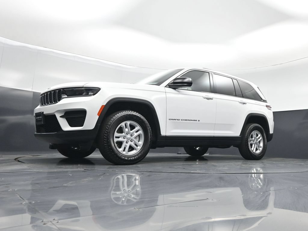 Used 2025 Jeep Grand Cherokee Laredo w/ Luxury Tech Group I AWD/4WD image 41