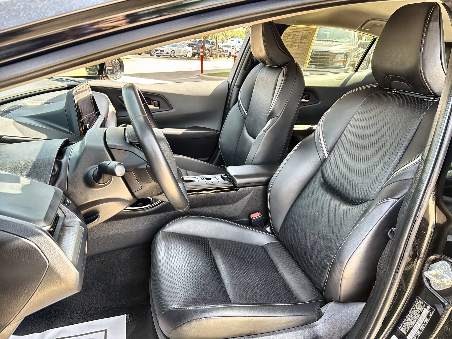Used 2024 Toyota Prius XLE FWD image 11