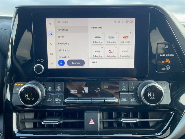 Used 2023 Toyota Highlander XLE image 29