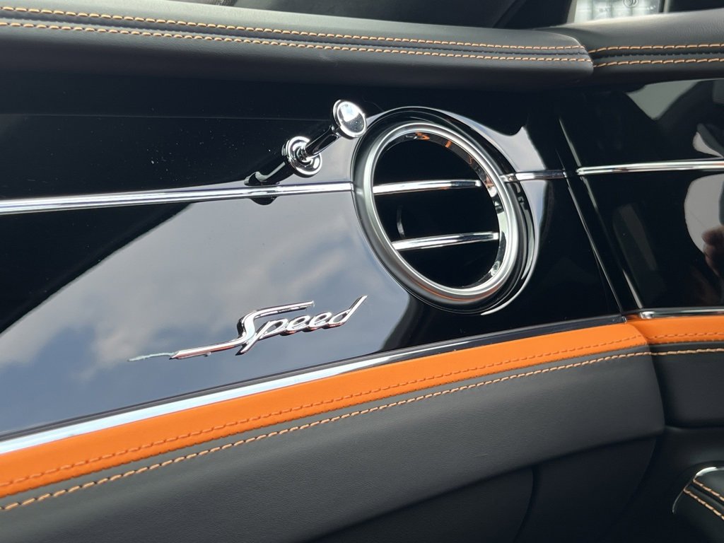 Certified 2025 Bentley Flying Spur Plug-In Hybrid image 32