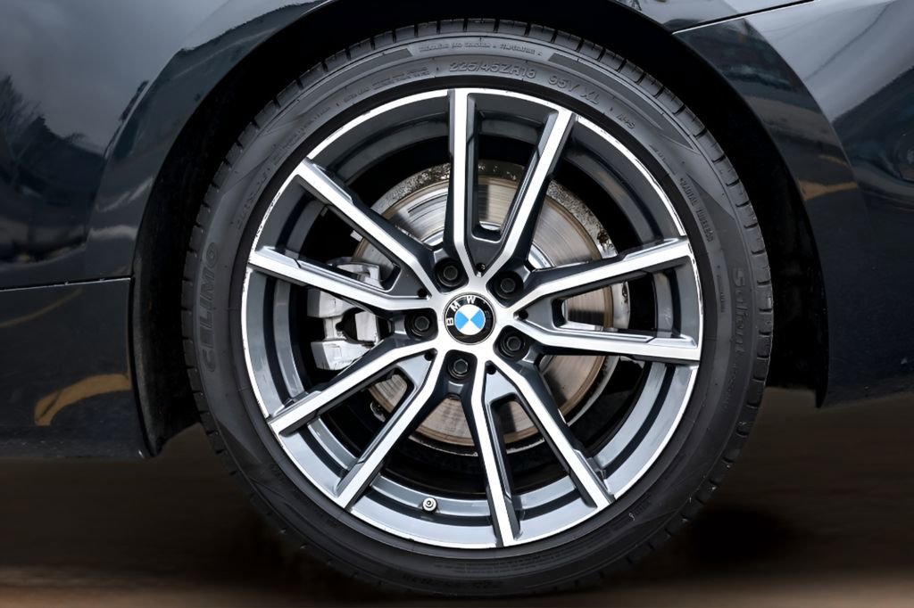 Used 2025 BMW 430i Convertible w/ Premium Package RWD image 38