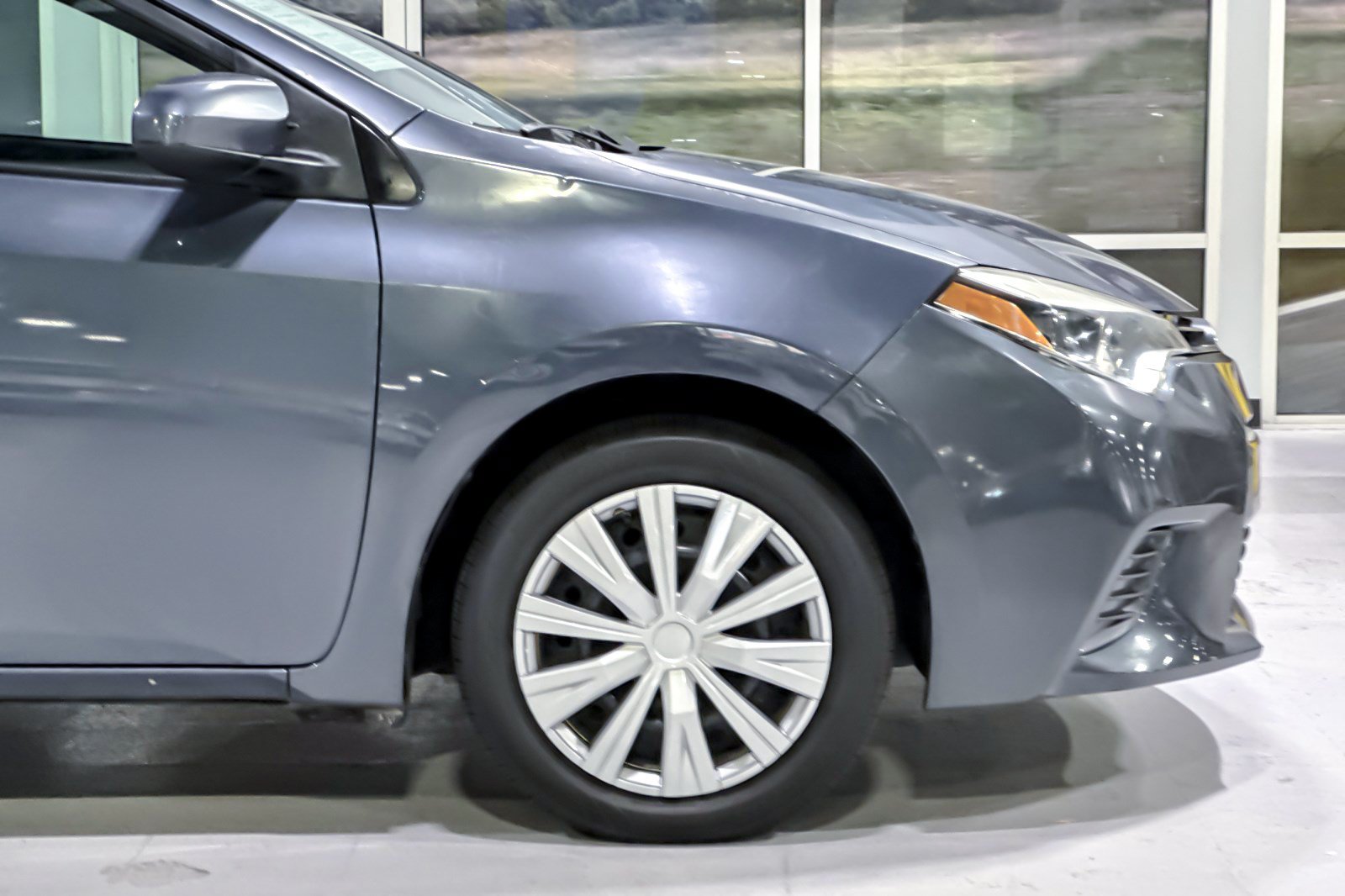 Used 2015 Toyota Corolla LE FWD image 32