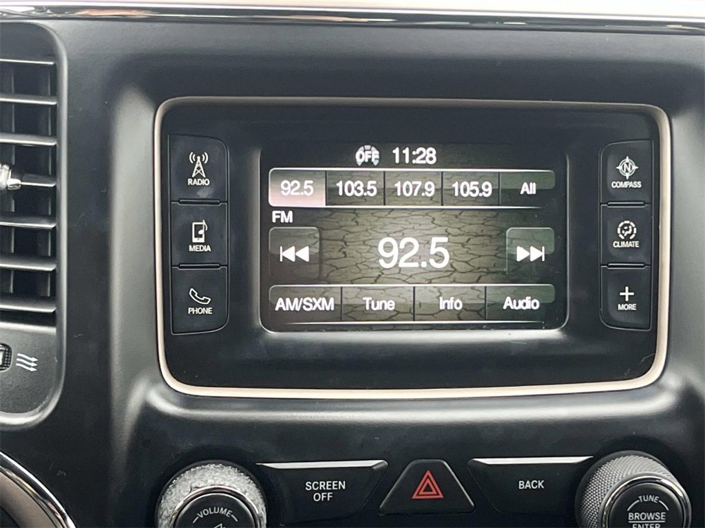 Used 2017 Jeep Grand Cherokee Limited image 25