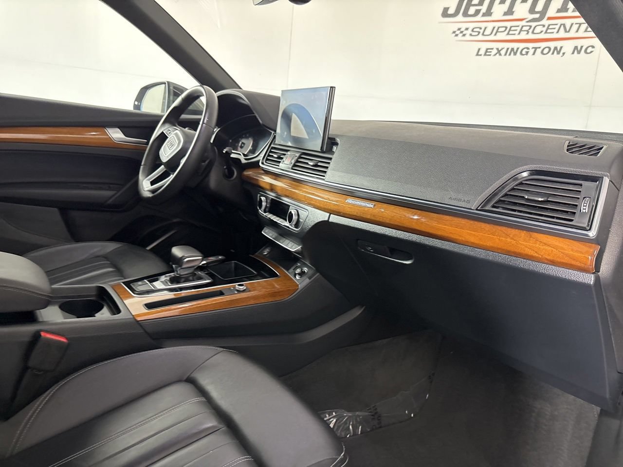 Used 2023 Audi Q5 2.0T Premium w/ Convenience Package AWD/4WD image 25
