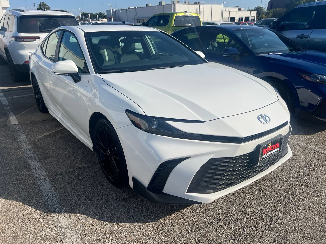 Used 2025 Toyota Camry SE FWD image 3