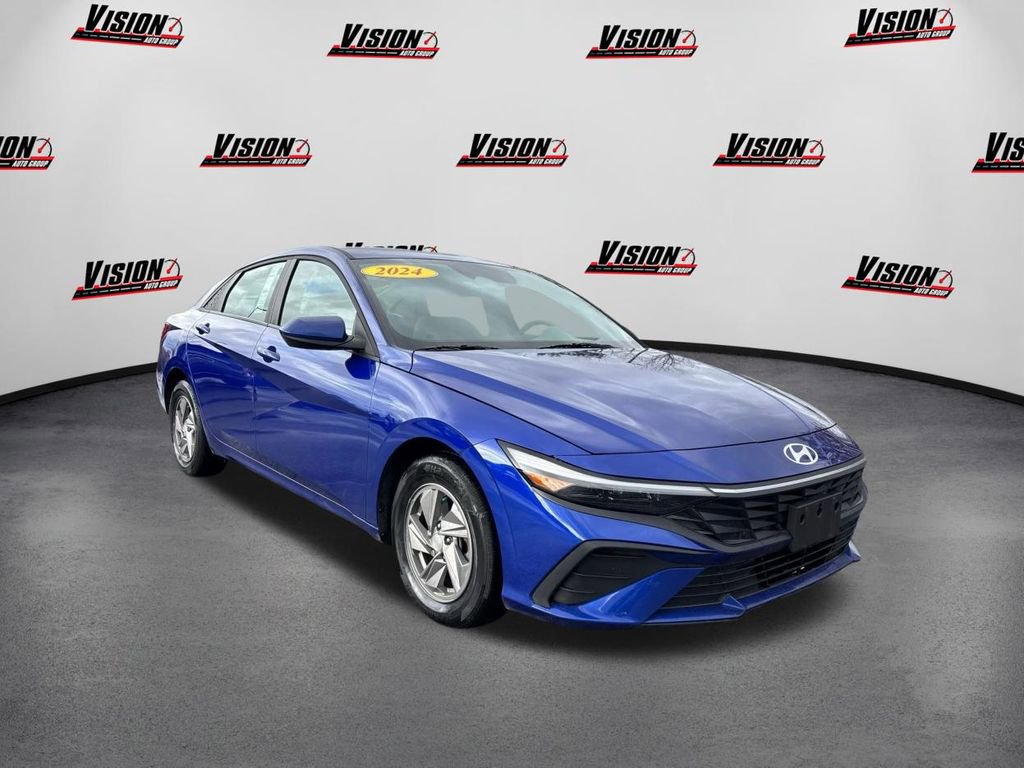 Certified 2024 Hyundai Elantra SE image 3
