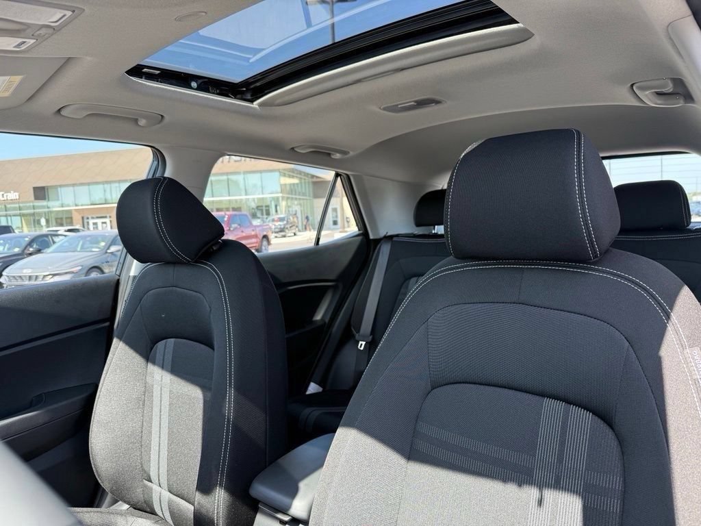 Certified 2025 Hyundai Venue SEL FWD image 22