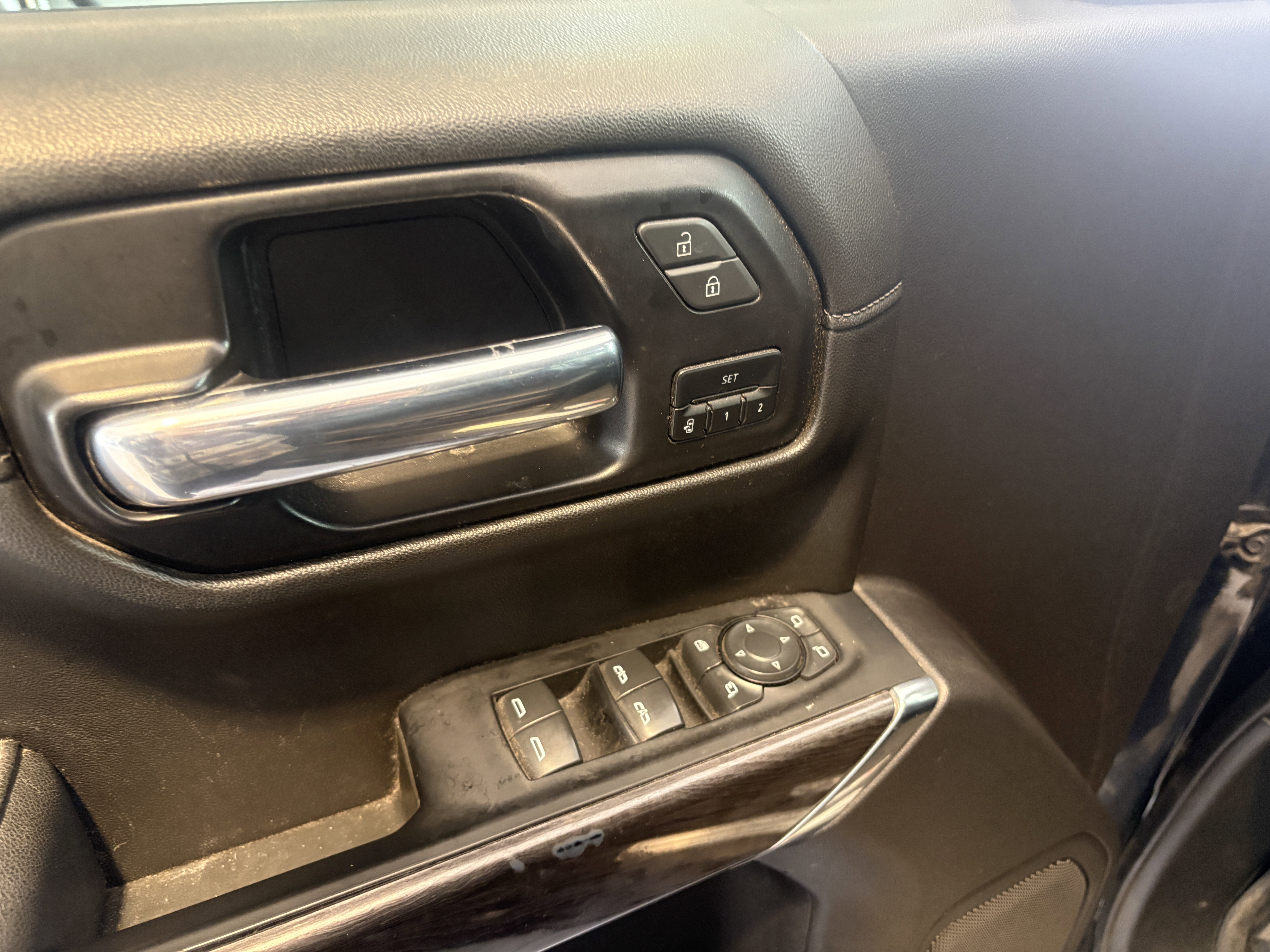 Used 2022 Chevrolet Silverado 1500 LTZ image 10