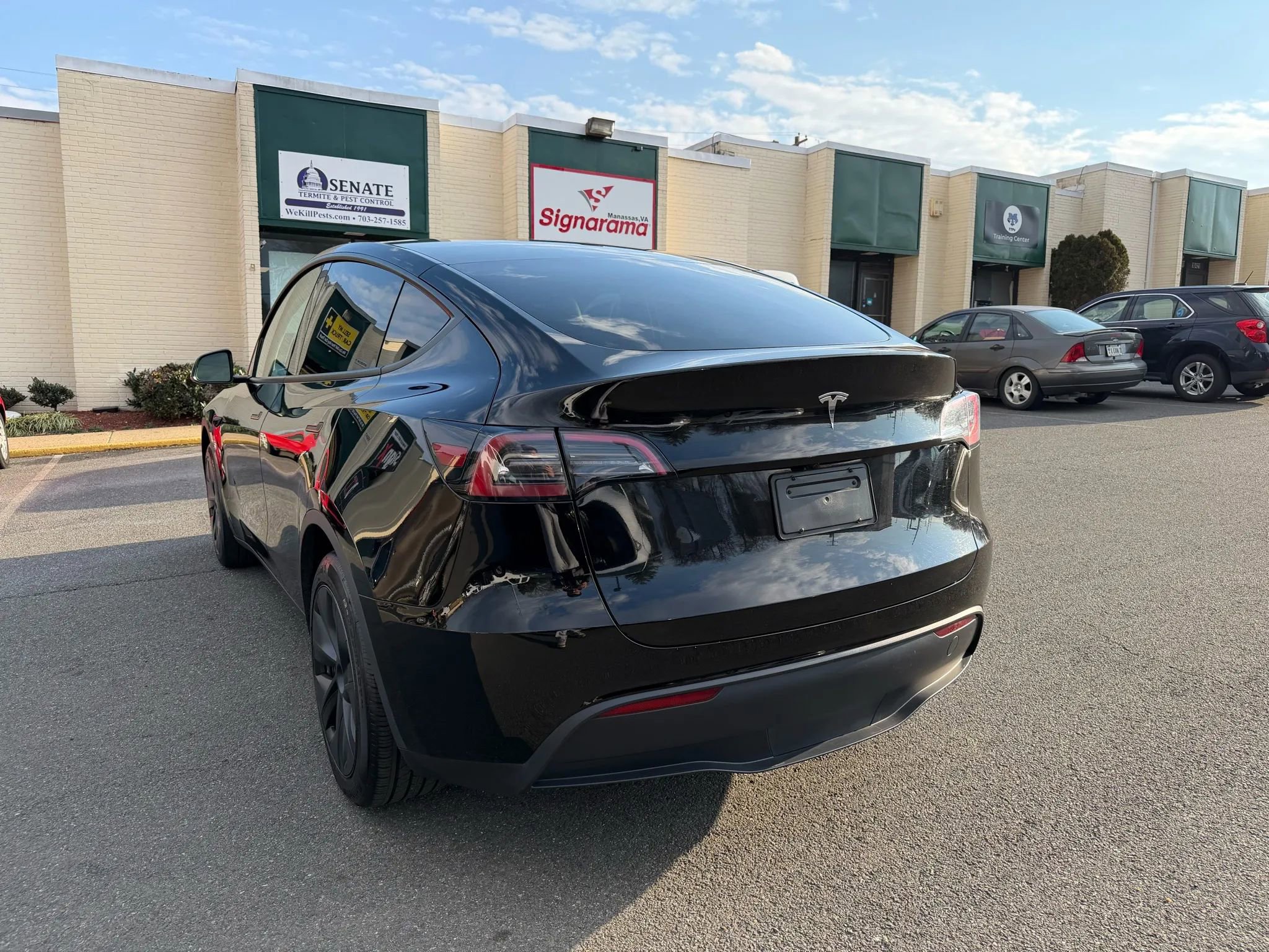 Used 2025 Tesla Model Y Long Range image 10