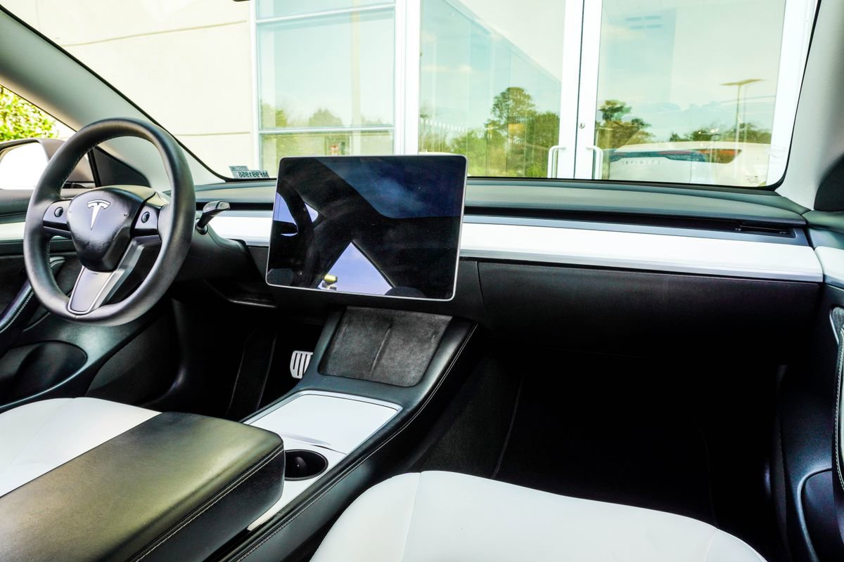 Used 2021 Tesla Model 3 Performance image 19