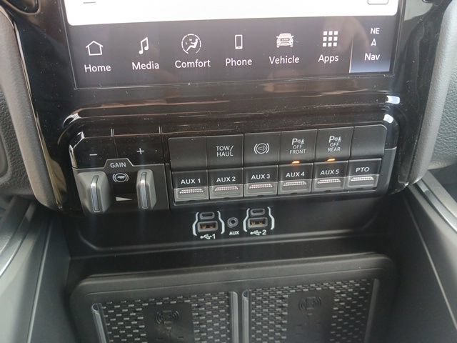 New 2026 RAM 4500 4x4 Crew Cab DRW w/ Laramie Trim Package image 38