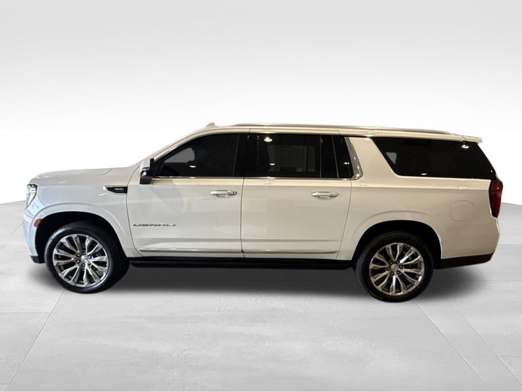 Used 2021 GMC Yukon XL Denali w/ Denali Ultimate Package AWD/4WD image 4