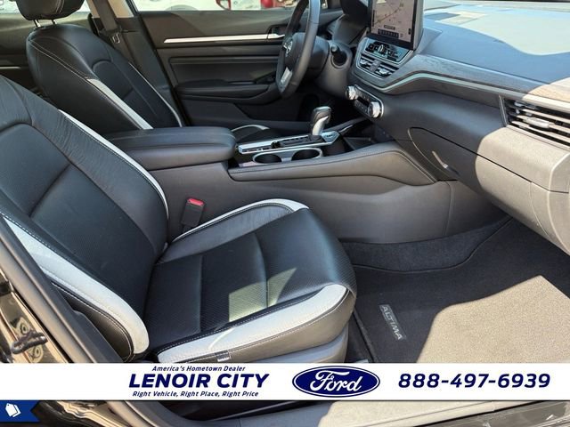 Used 2023 Nissan Altima 2.5 SV w/ SV Premium Package AWD/4WD image 12
