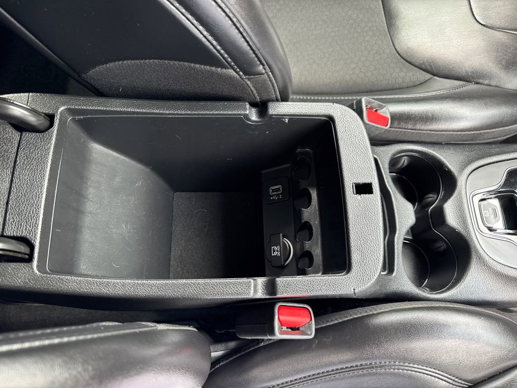 Used 2020 Jeep Cherokee Latitude Plus image 14