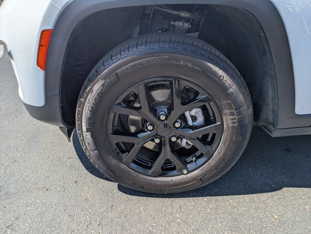 Used 2025 Jeep Grand Cherokee Altitude AWD/4WD image 13