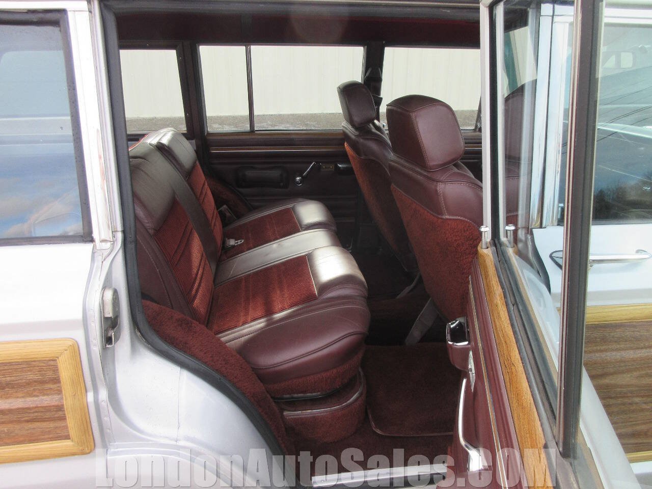 Used 1989 Jeep Grand Wagoneer AWD/4WD image 15