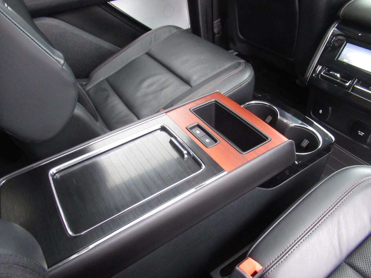 Used 2020 Lincoln Aviator Reserve w/ Equipment Group 201A image 11