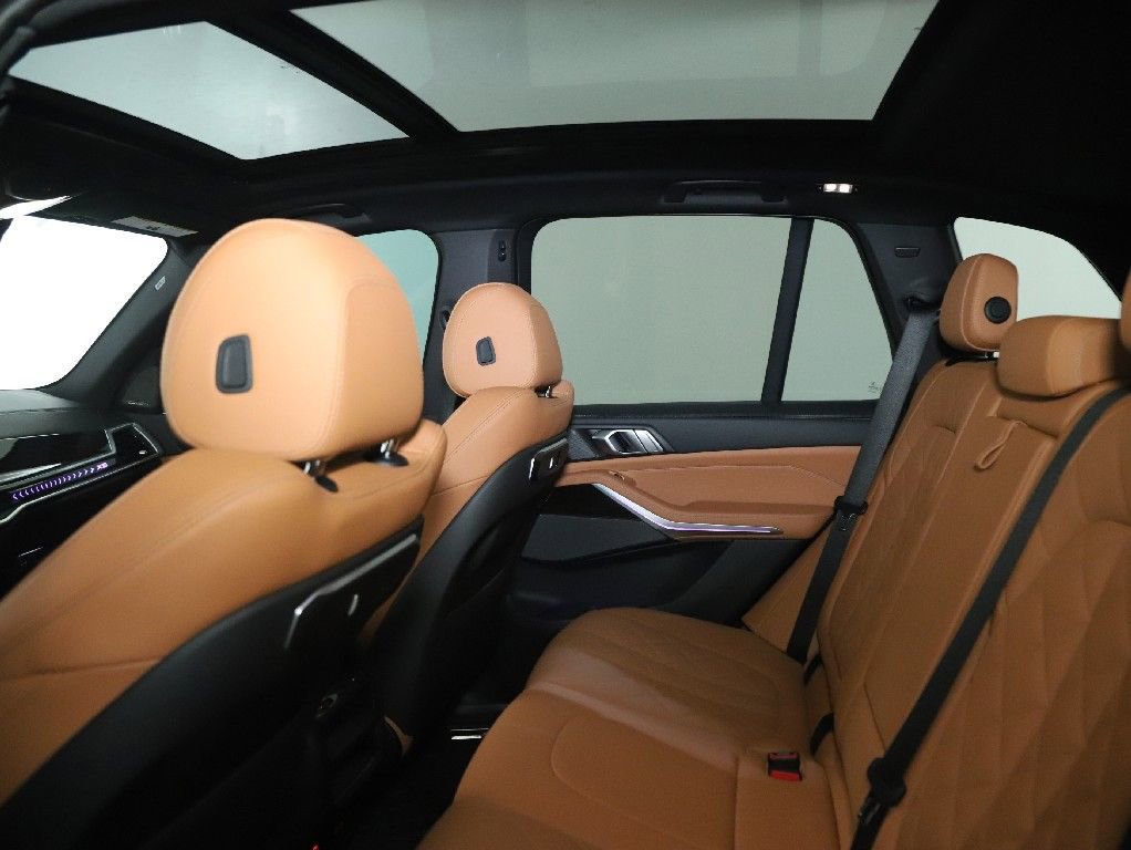 Used 2024 BMW X5 xDrive40i w/ M Sport Package AWD/4WD image 19