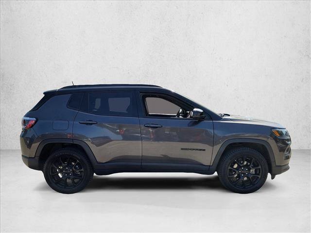 Used 2022 Jeep Compass Latitude AWD/4WD image 4