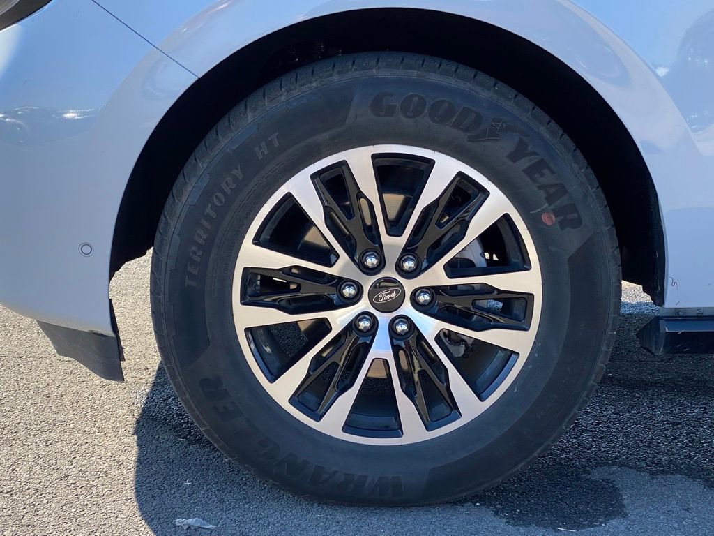 Used 2025 Ford Expedition Platinum image 36