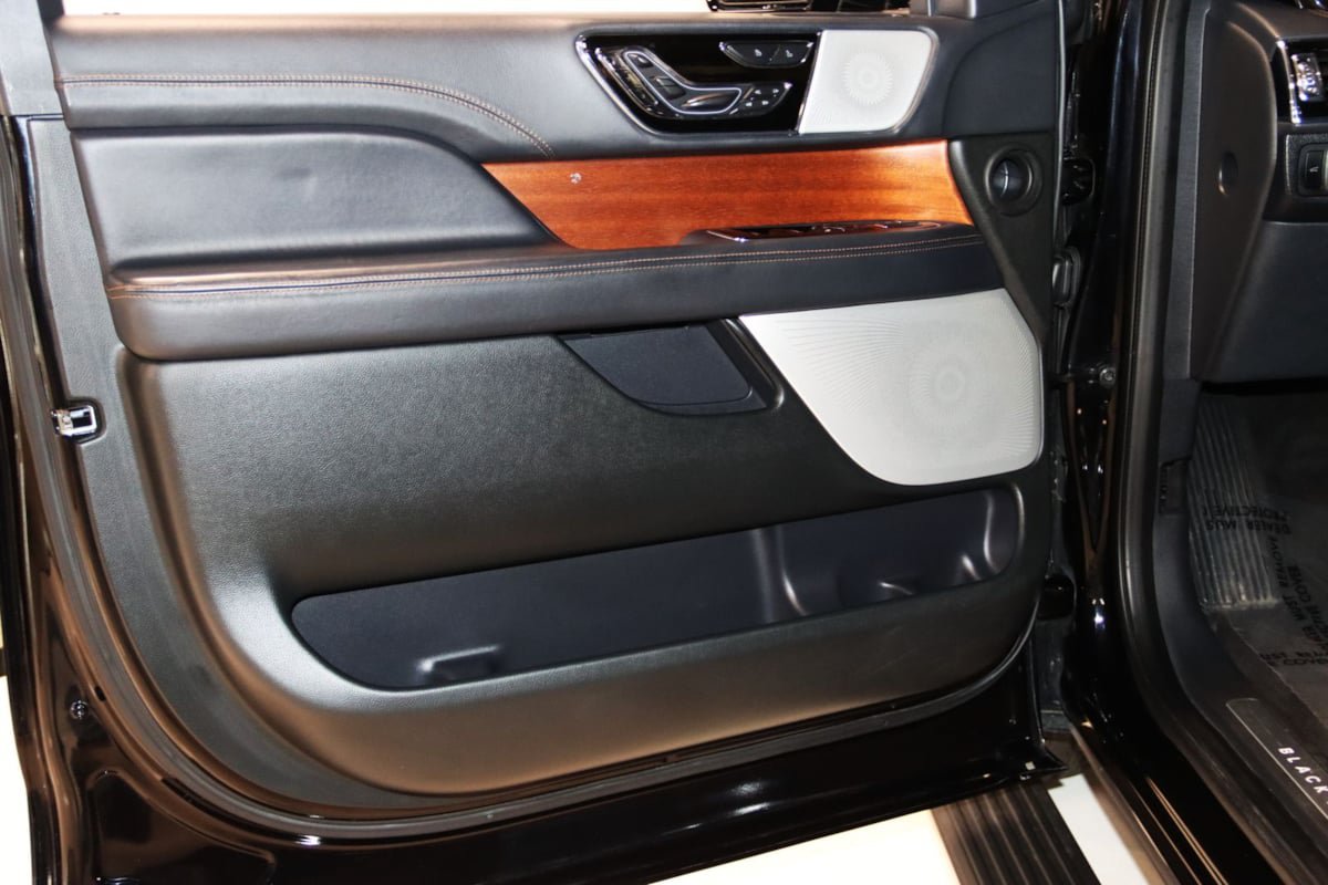 Used 2024 Lincoln Navigator L Black Label AWD/4WD image 32