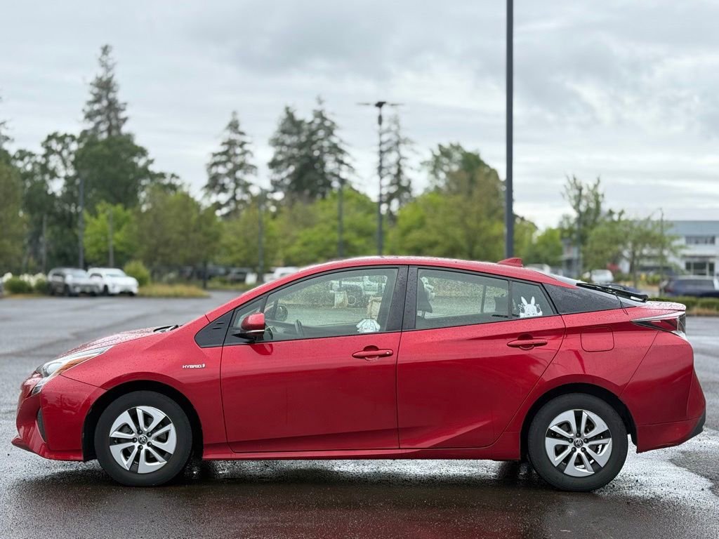 Used 2016 Toyota Prius Three FWD image 2
