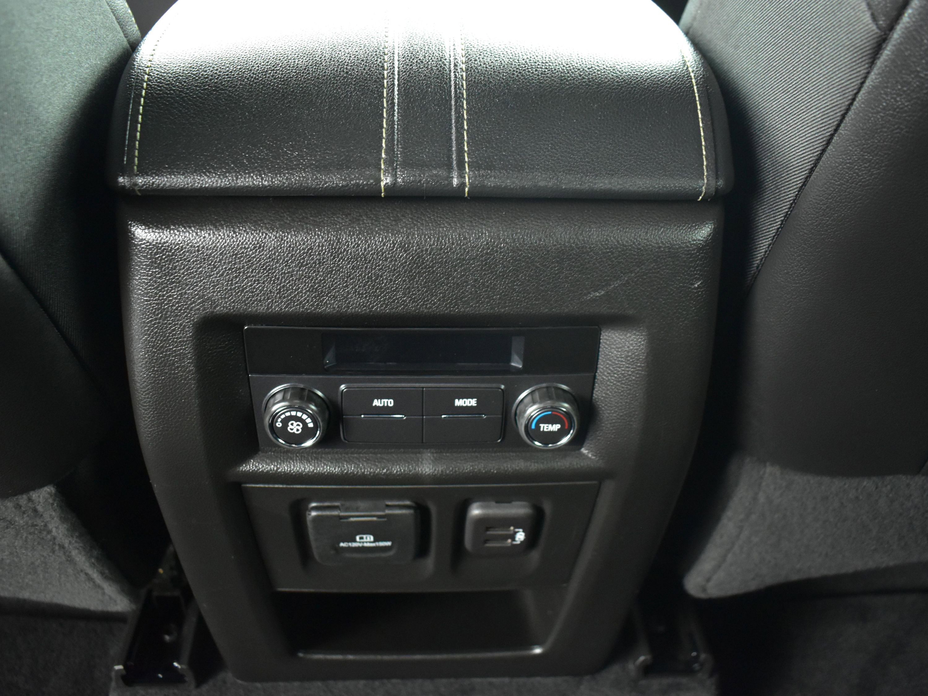 Used 2023 Chevrolet Traverse LT w/ LT Premium Package image 16