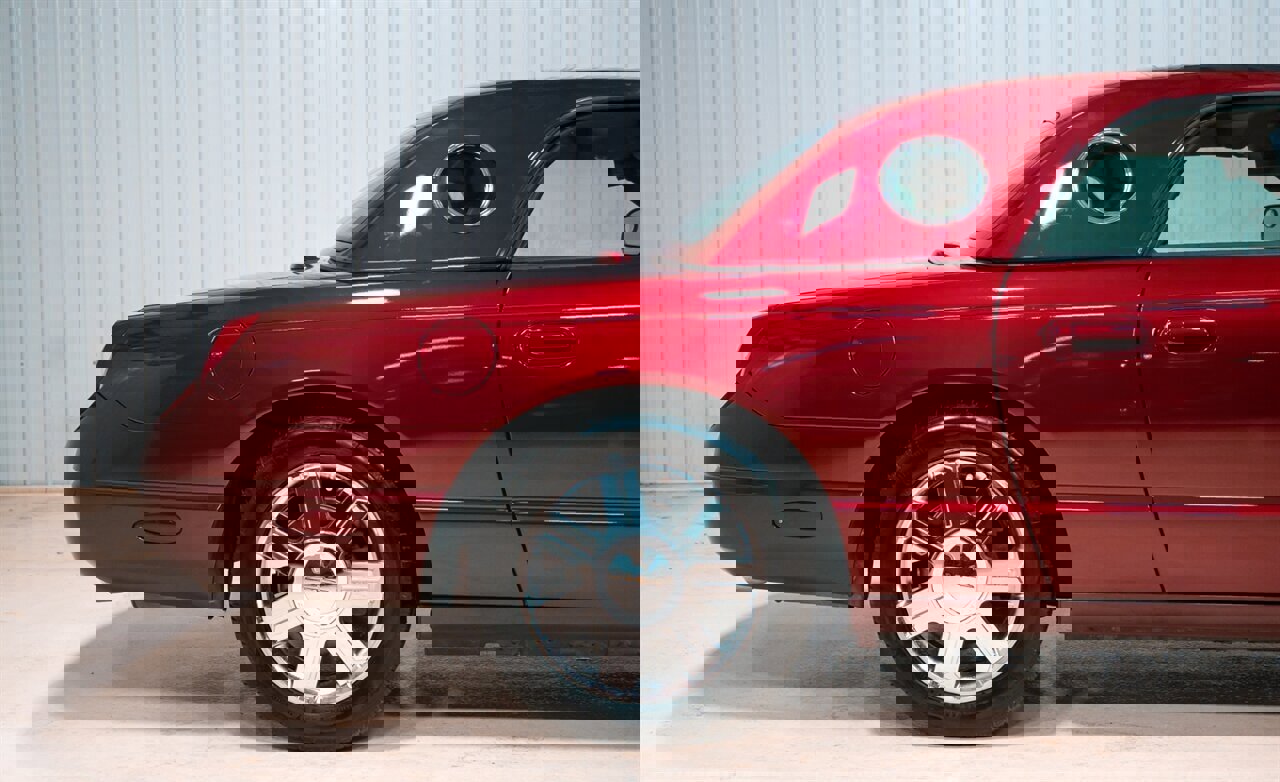 Used 2004 Ford Thunderbird Deluxe image 15