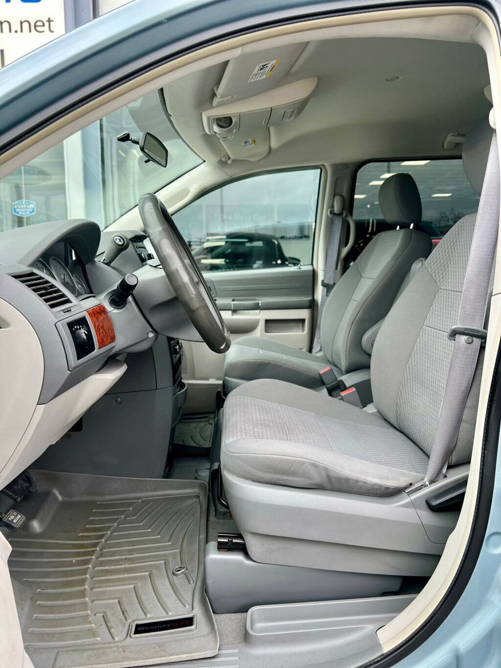 Used 2008 Chrysler Town & Country LX image 13