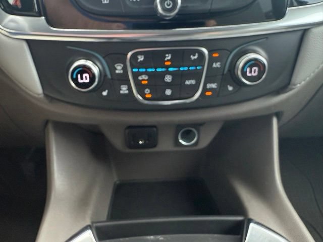Used 2021 Chevrolet Traverse LT FWD image 29