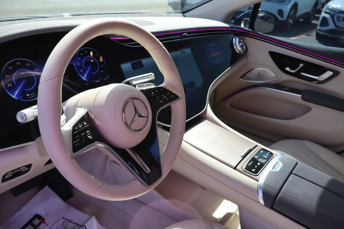 Used 2022 Mercedes-Benz EQS 580 4MATIC Sedan image 9