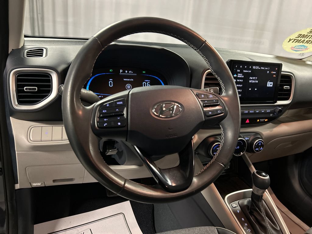 Used 2023 Hyundai Venue Limited FWD image 13