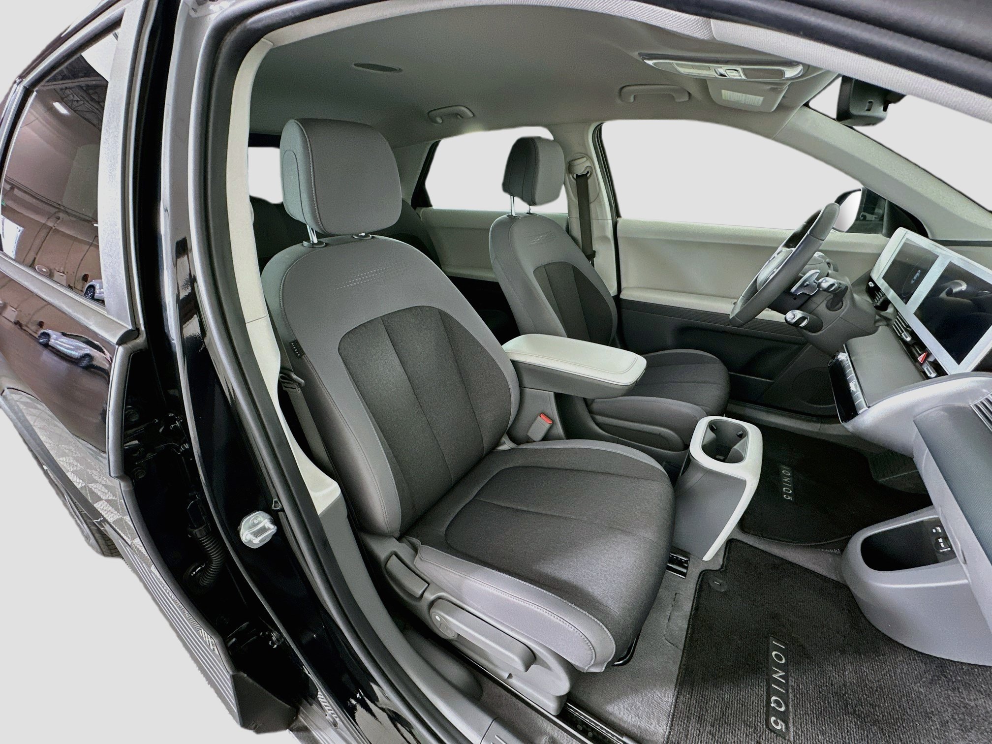 Used 2024 Hyundai Ioniq 5 SEL RWD image 32