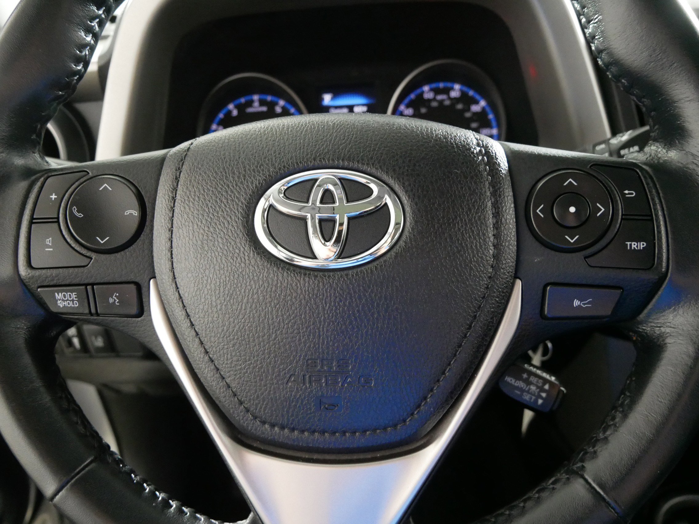 Used 2018 Toyota RAV4 XLE image 25