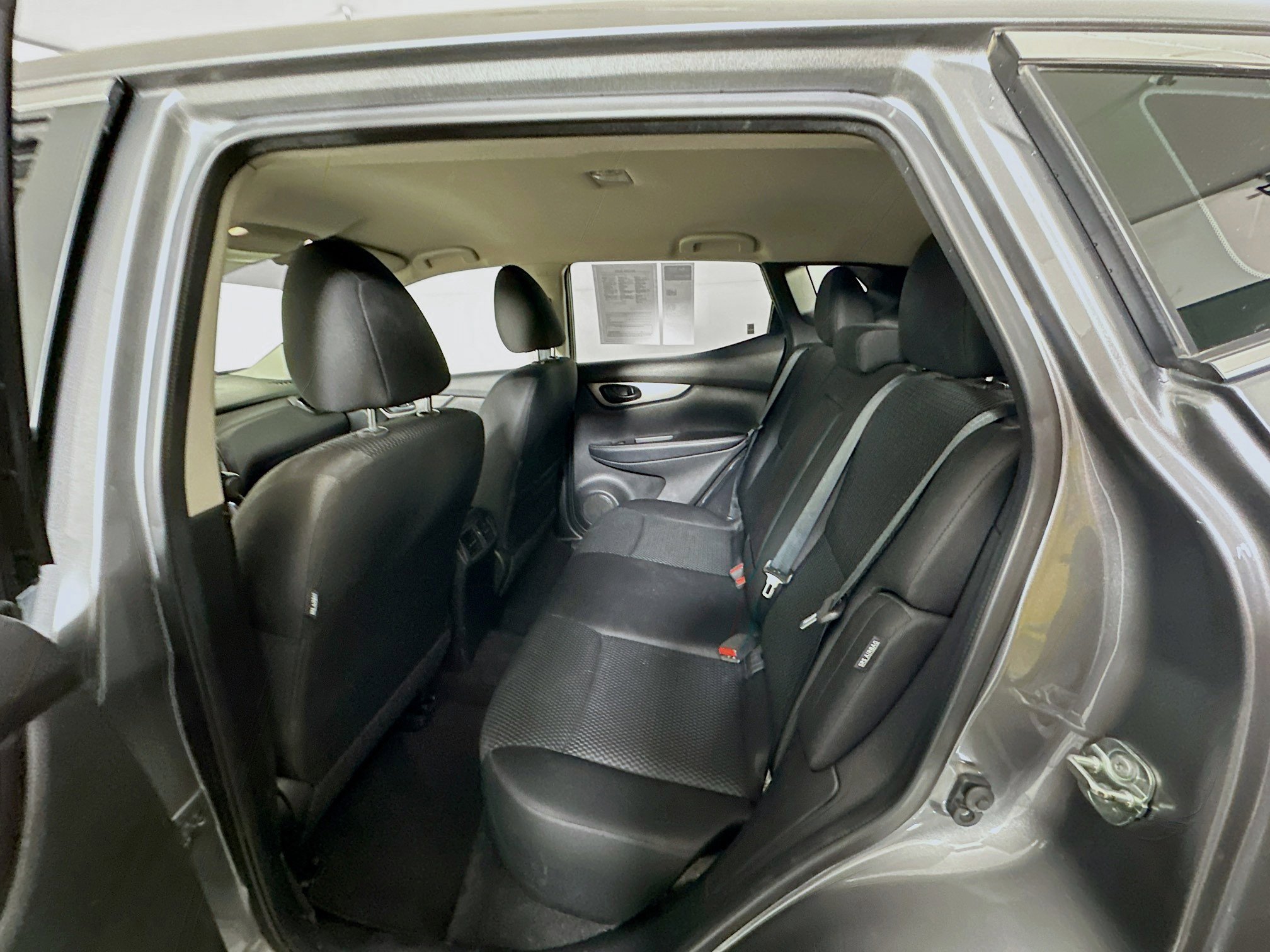 Used 2020 Nissan Rogue Sport S image 25