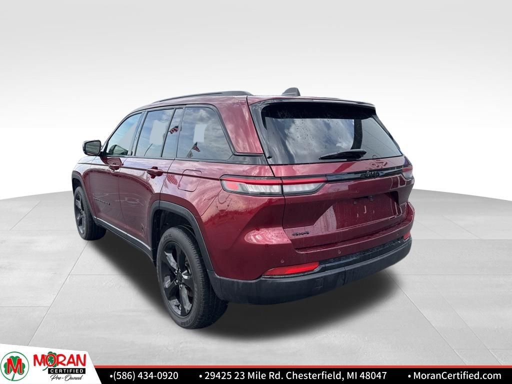 Used 2024 Jeep Grand Cherokee Altitude image 3