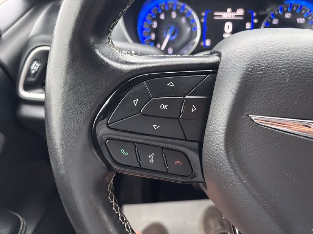 Used 2020 Chrysler Pacifica Touring w/ S Appearance Package FWD image 11