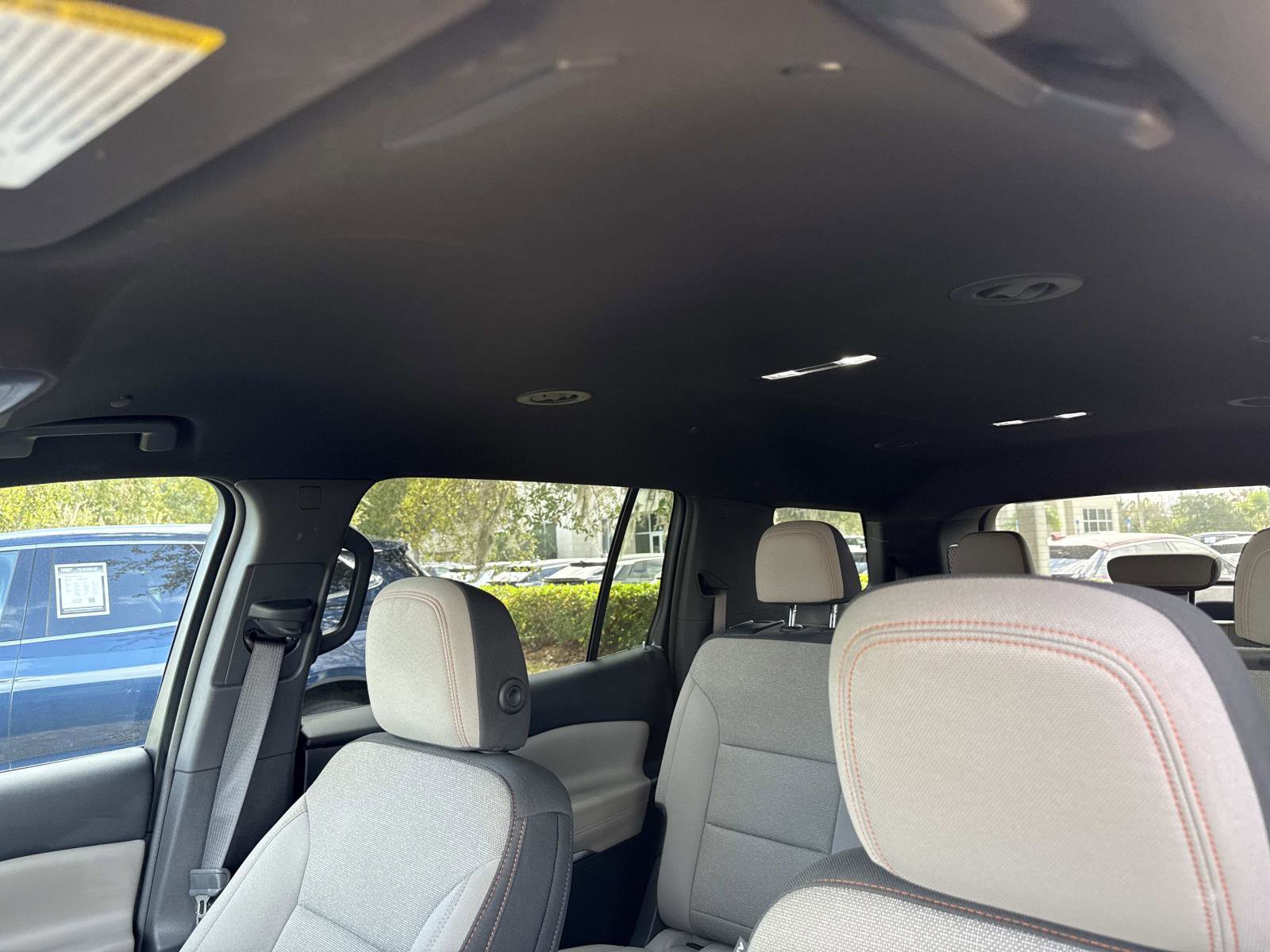 Used 2025 Chevrolet Traverse LT image 23