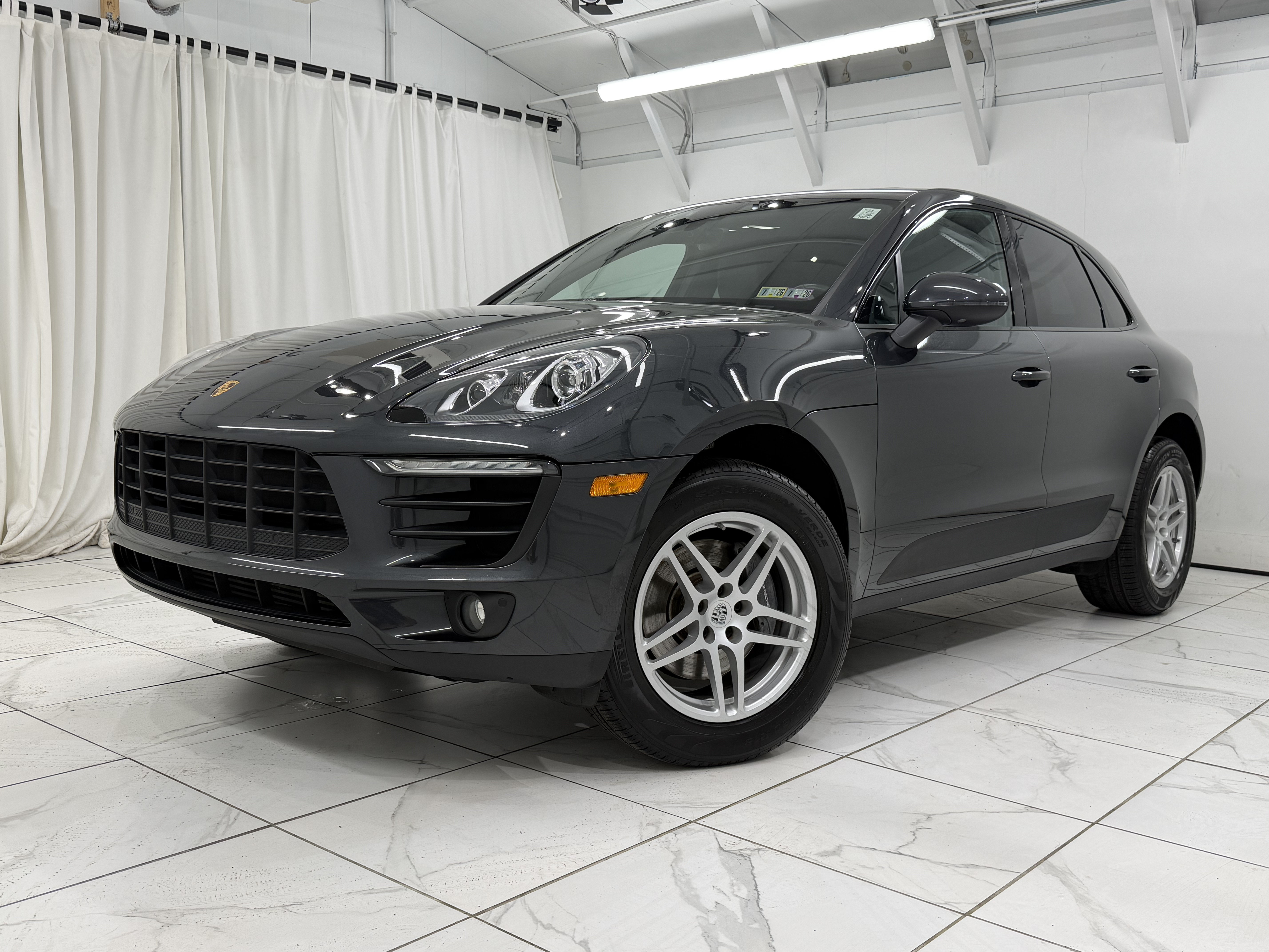 Certified 2018 Porsche Macan AWD/4WD image 7