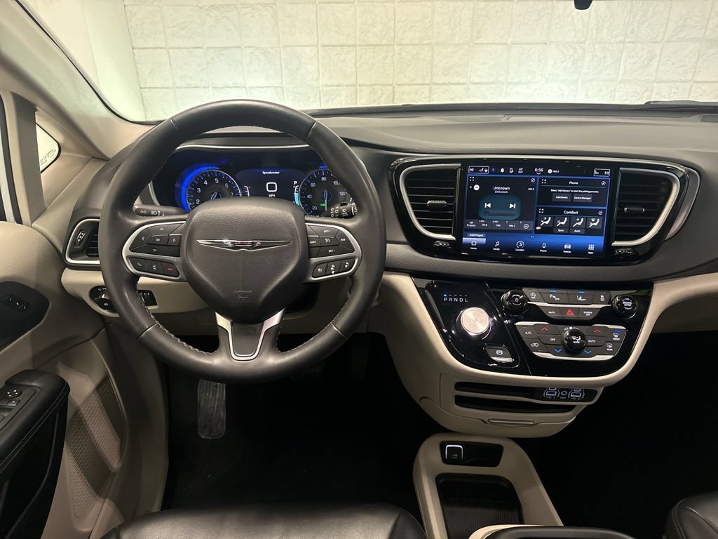 Used 2023 Chrysler Pacifica Touring-L FWD image 5