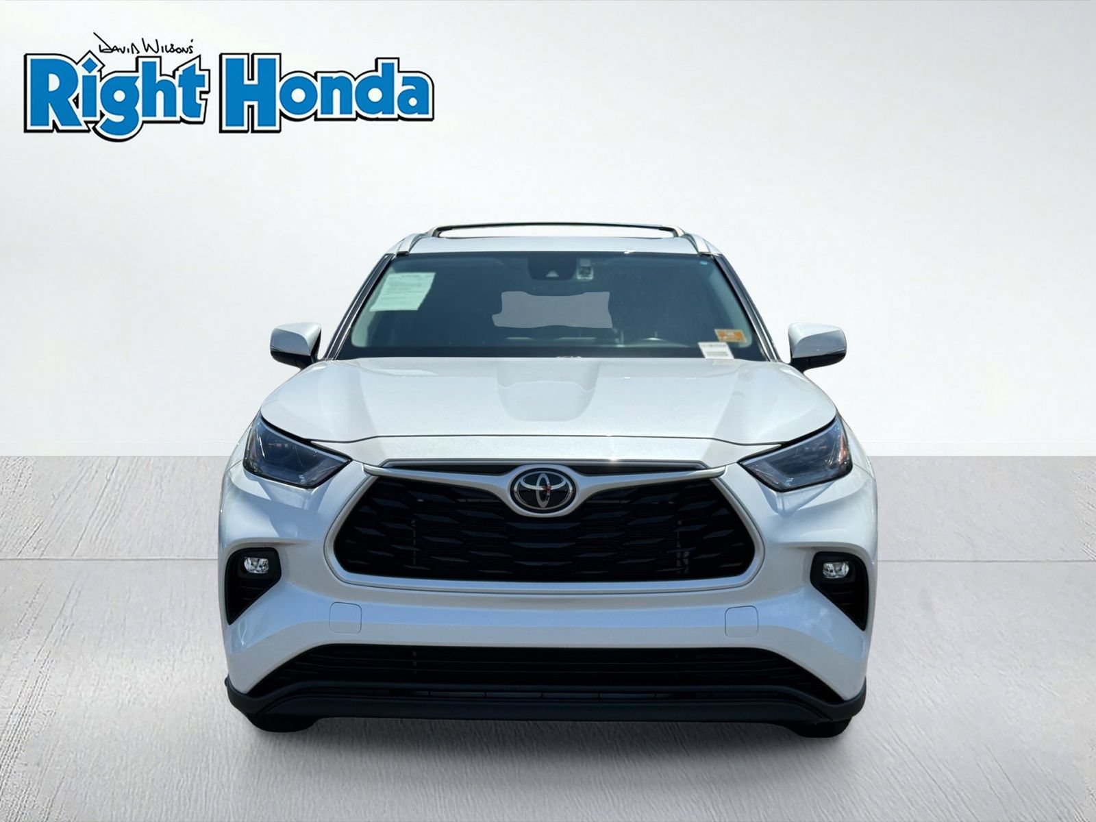 Used 2023 Toyota Highlander XLE FWD image 5