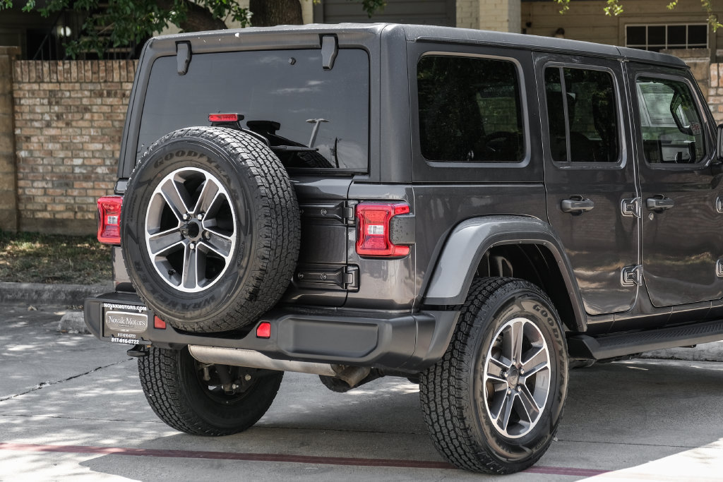 Used 2023 Jeep Wrangler Unlimited Sahara w/ LED Lighting Group AWD/4WD image 17